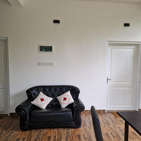 Villa Sole Канди Екстериор снимка