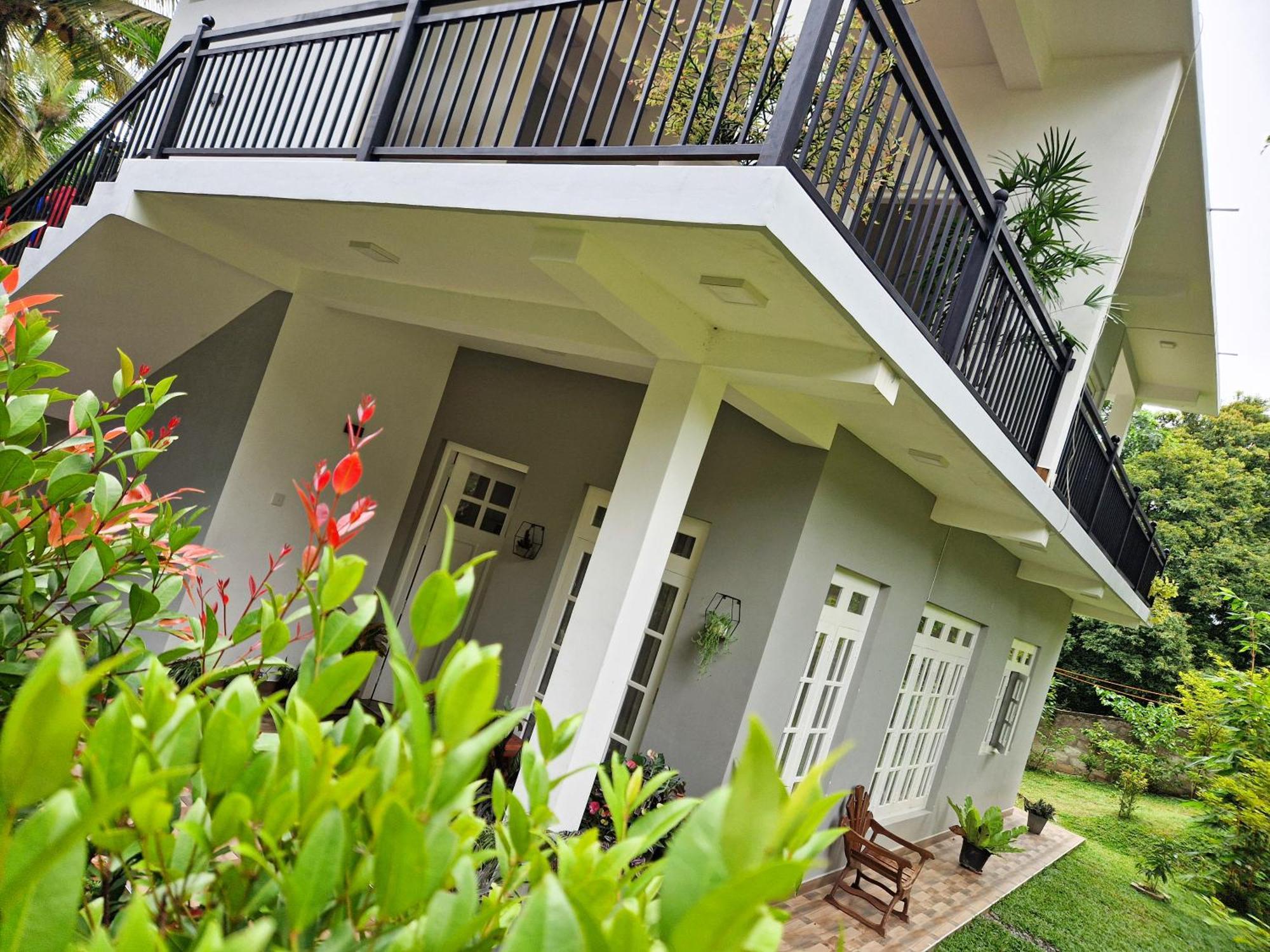 Villa Sole Канди Екстериор снимка